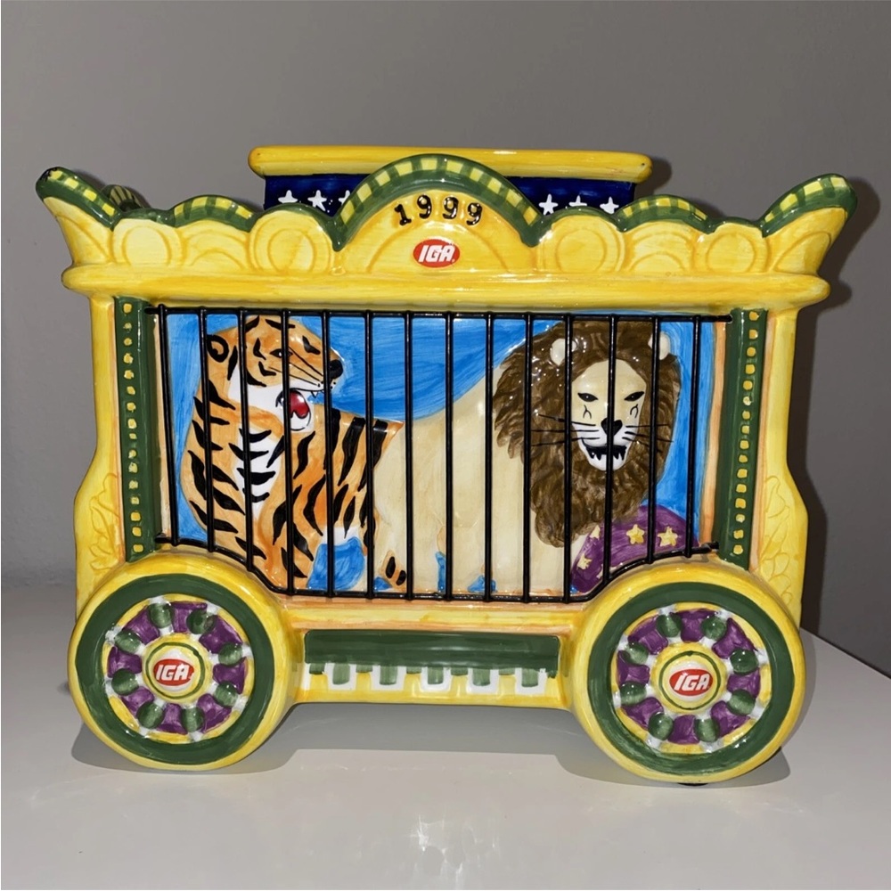 Vintage IGA 1999 Circus Daze Lion & Tiger Train Car Ceramic Cookie Jar‎